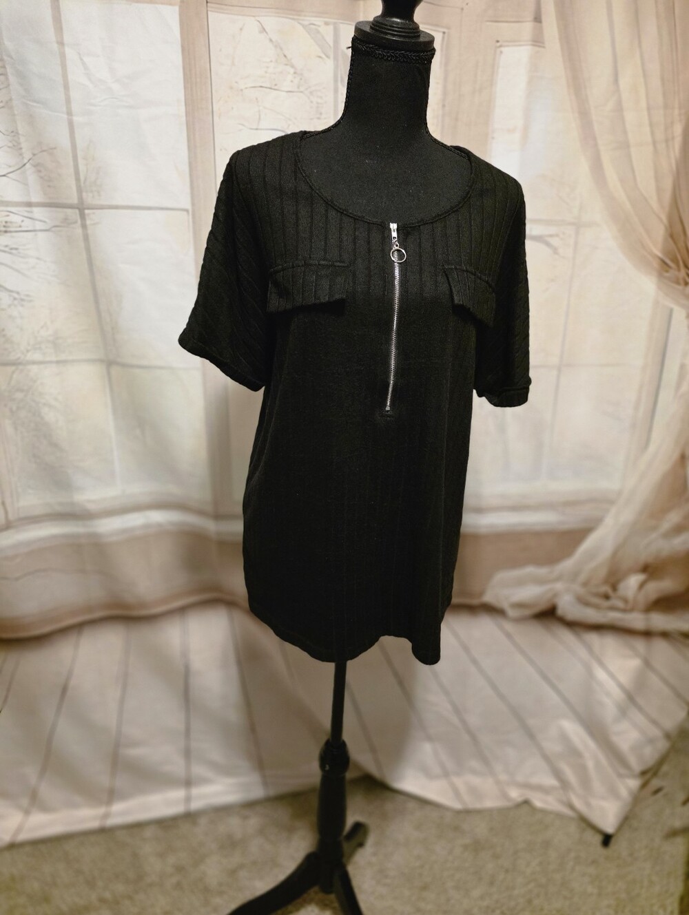 Kohl's Black Short Sleeve Ribbed Zip Front Top